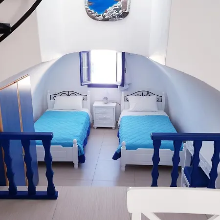 White & Blue Apartment Perivolos (Santorini)