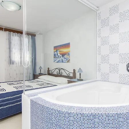 Apartment White & Blue Perivolos (Santorini)
